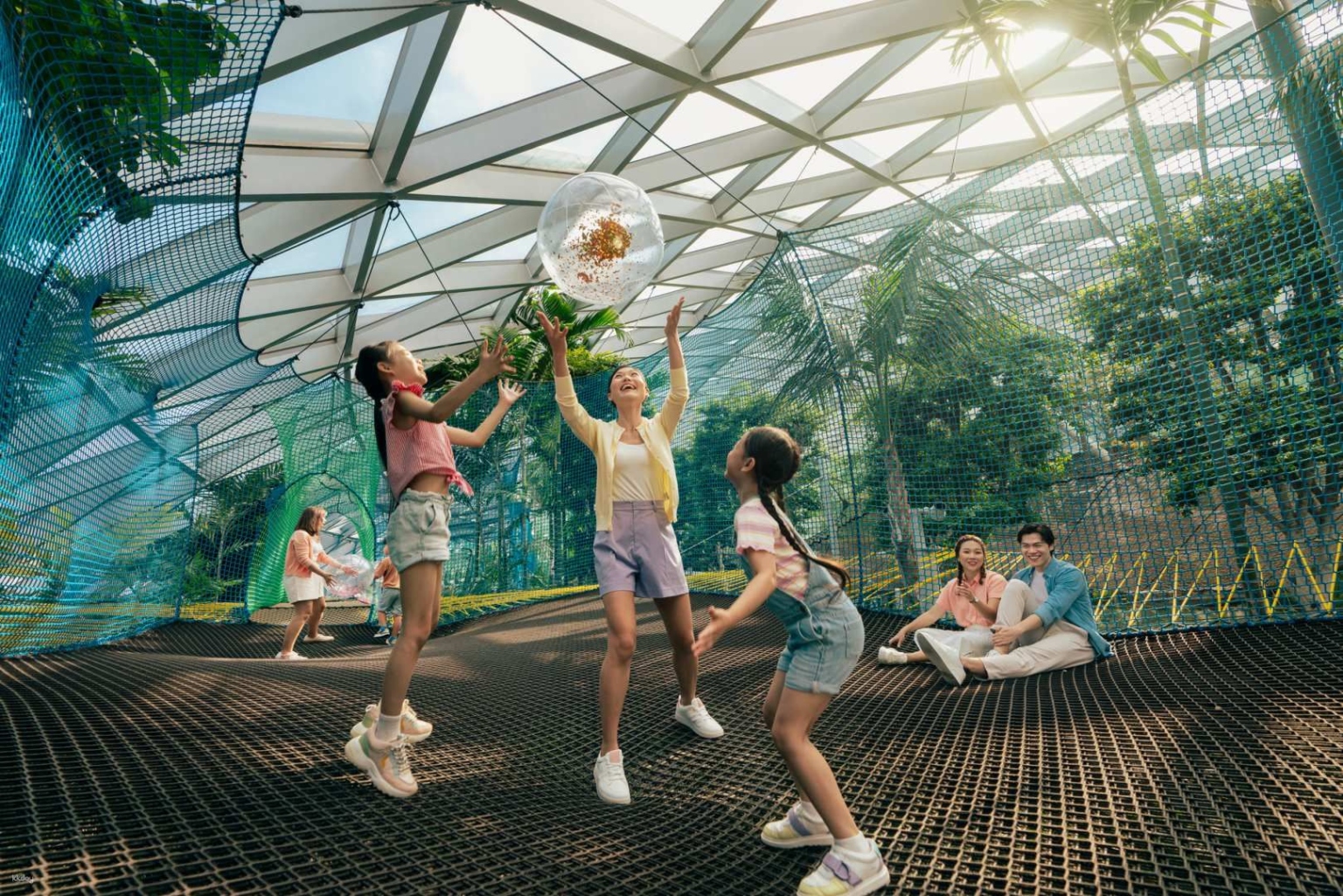 Navigating Singapore Changi Airport with Kids: A Parent’s Guide to Family-Friendly Fun