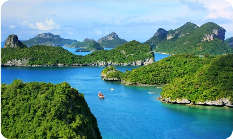 Ang Thong Marine Park in Koh Samui, a stunning island destination and top place to visit in Thailand. 